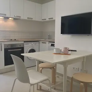 2 Pieces Climatise A Cote De La Rue Palmaro Apartment Menton